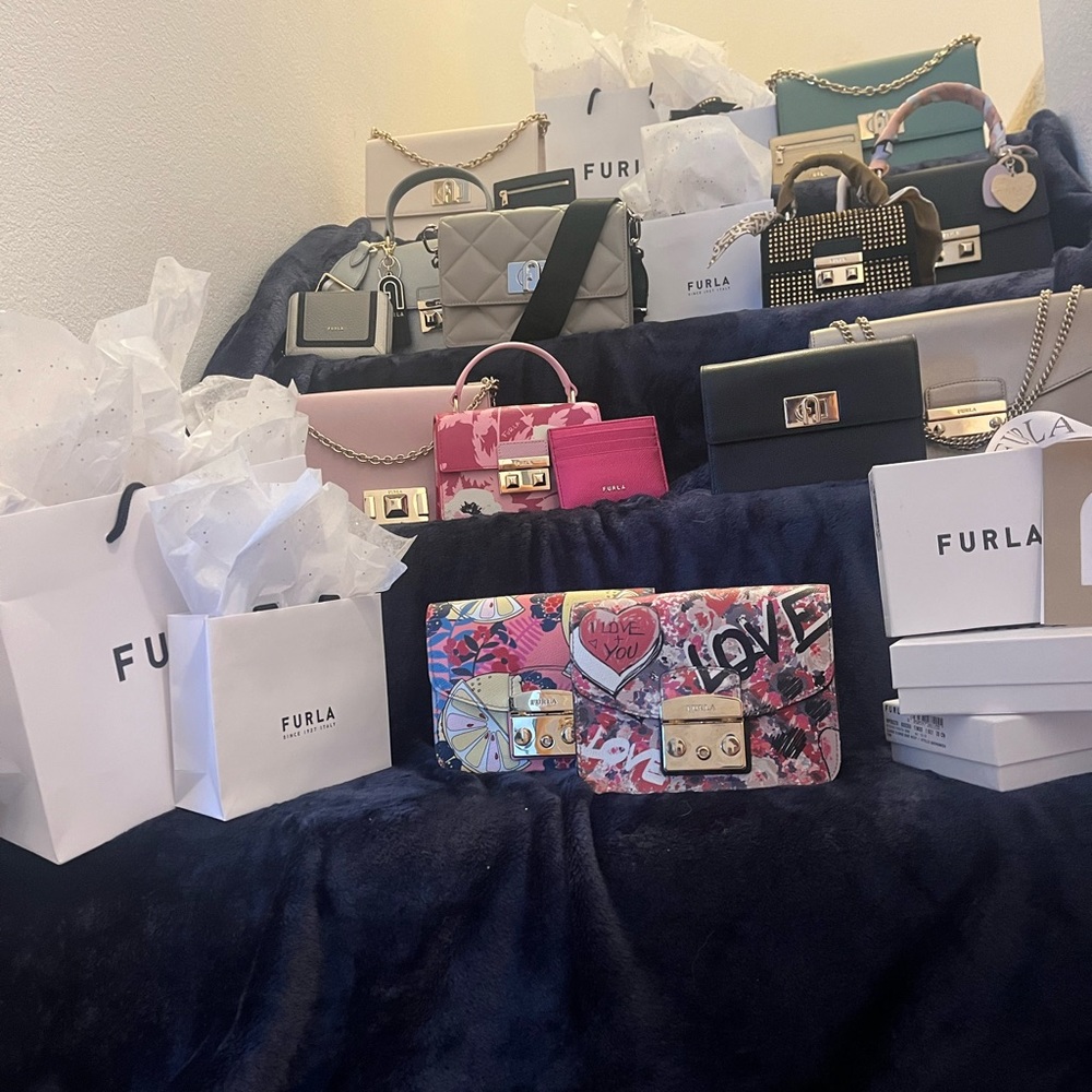 Furla big bundle - Picture 1 of 3